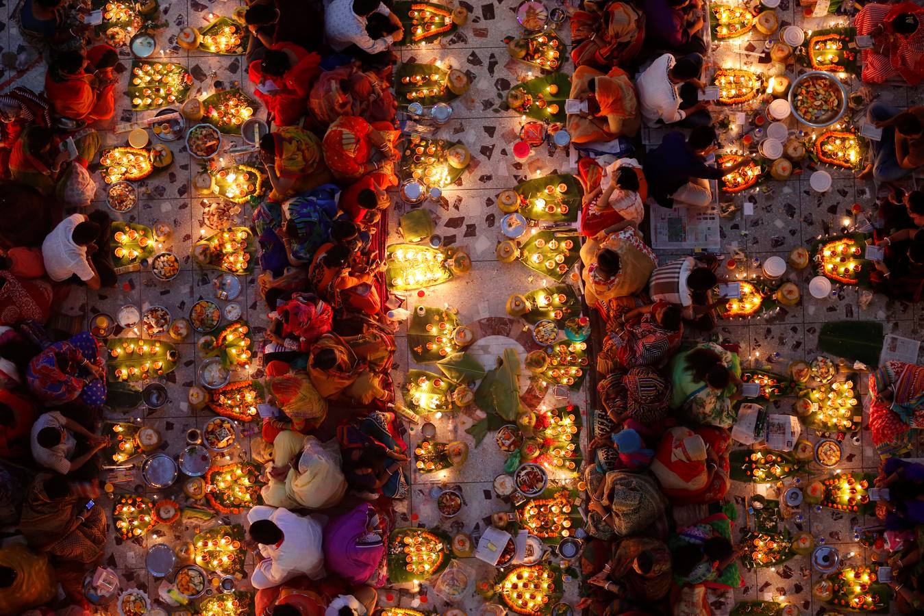 Fuego y ofrendas para Baba Loknath