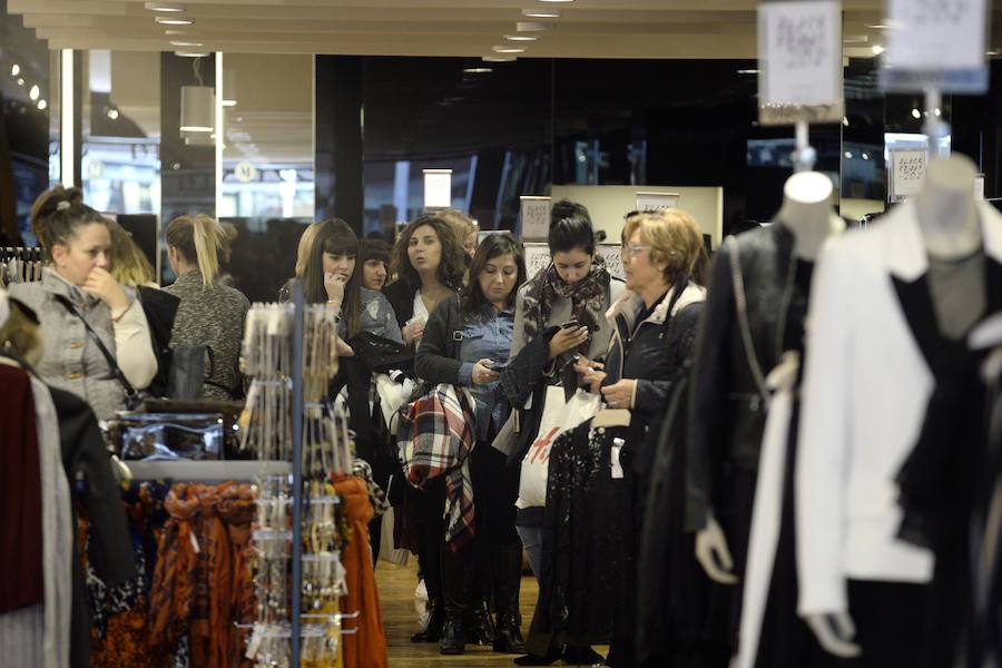El &#039;Black Friday&#039; trae la alegría a los comercios en Murcia