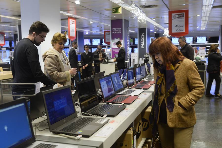 El &#039;Black Friday&#039; trae la alegría a los comercios en Murcia