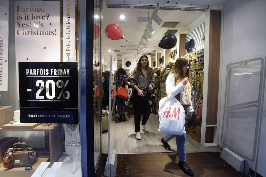El &#039;Black Friday&#039; trae la alegría a los comercios en Murcia
