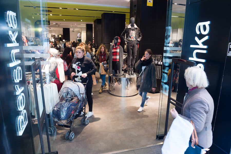 El &#039;Black Friday&#039; trae la alegría a los comercios en Murcia