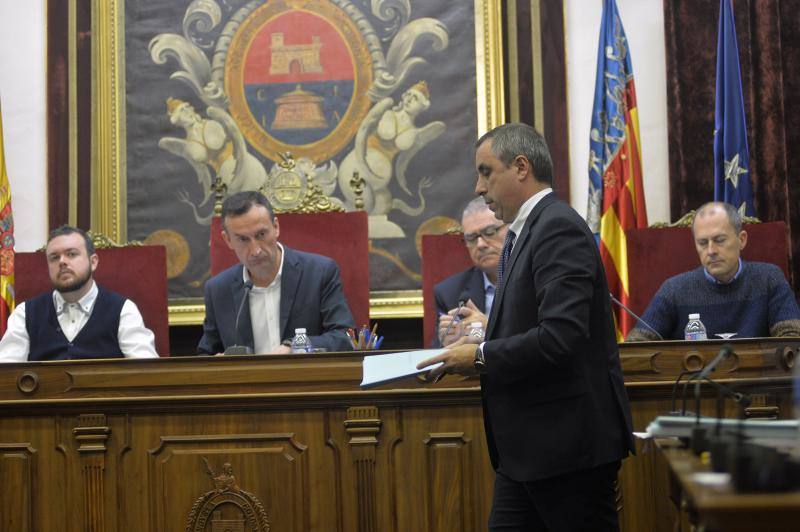 Las imágenes del pleno del Ayuntamiento de Elche