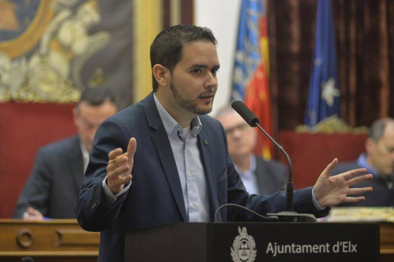 Las imágenes del pleno del Ayuntamiento de Elche