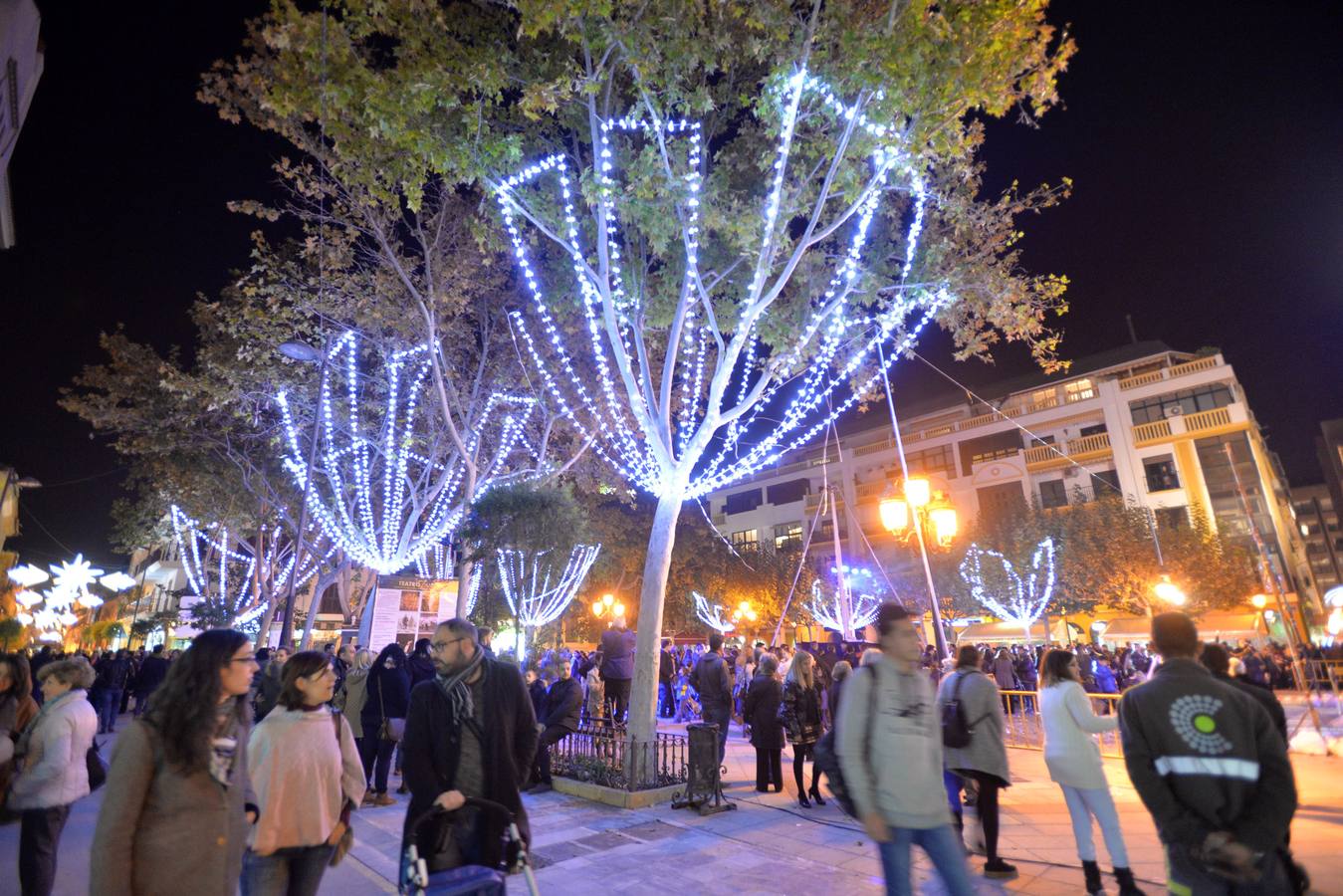 La Navidad ya alumbra las calles de Lorca