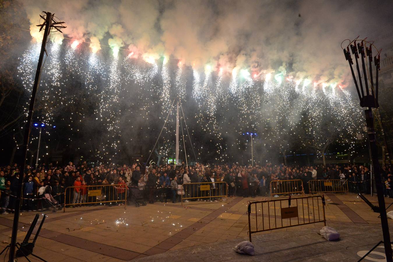 La Navidad ya alumbra las calles de Lorca
