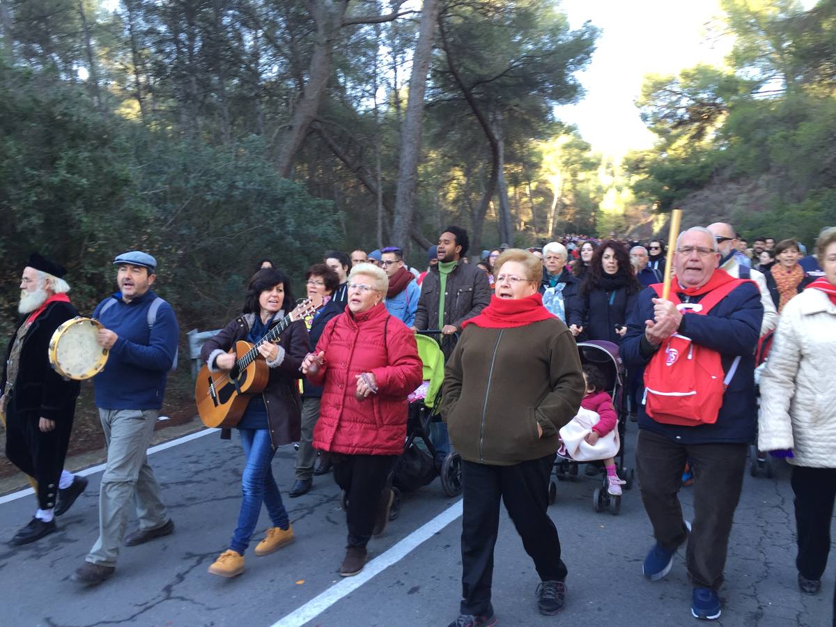 Miles de fieles acompañan a La Santa hasta Totana