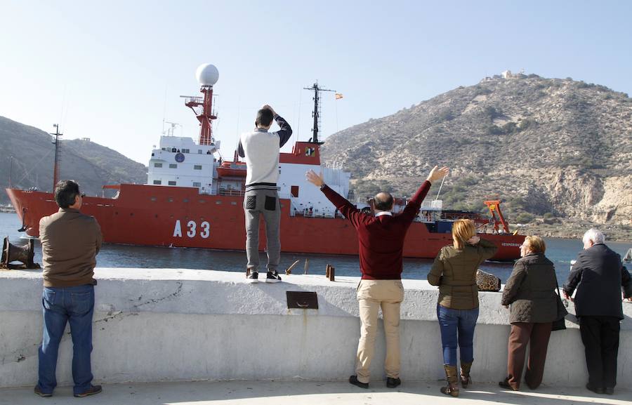 El &#039;Hespérides&#039; vuelve a la Antártida para estudiar el cambio climático