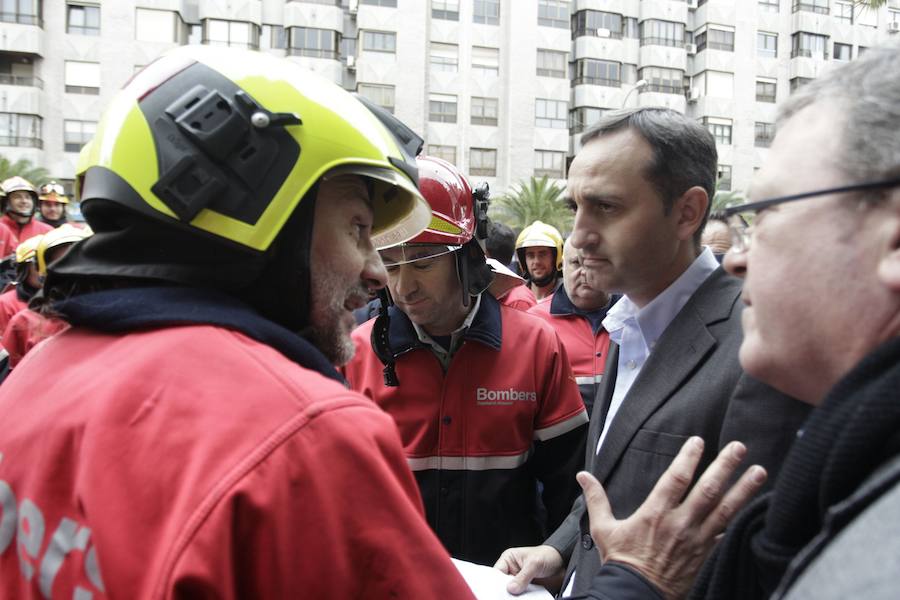 Protesta de los bomberos frente a la Diputación