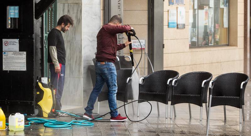 El temporal obliga a desalojar a varios vecinos en Torrevieja
