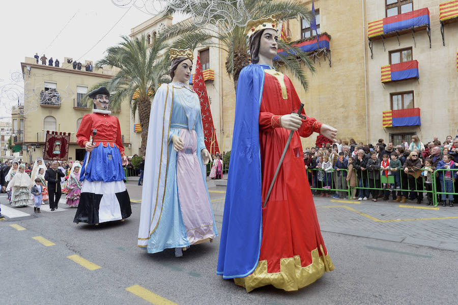 Jubiloso recibimiento a la Virgen