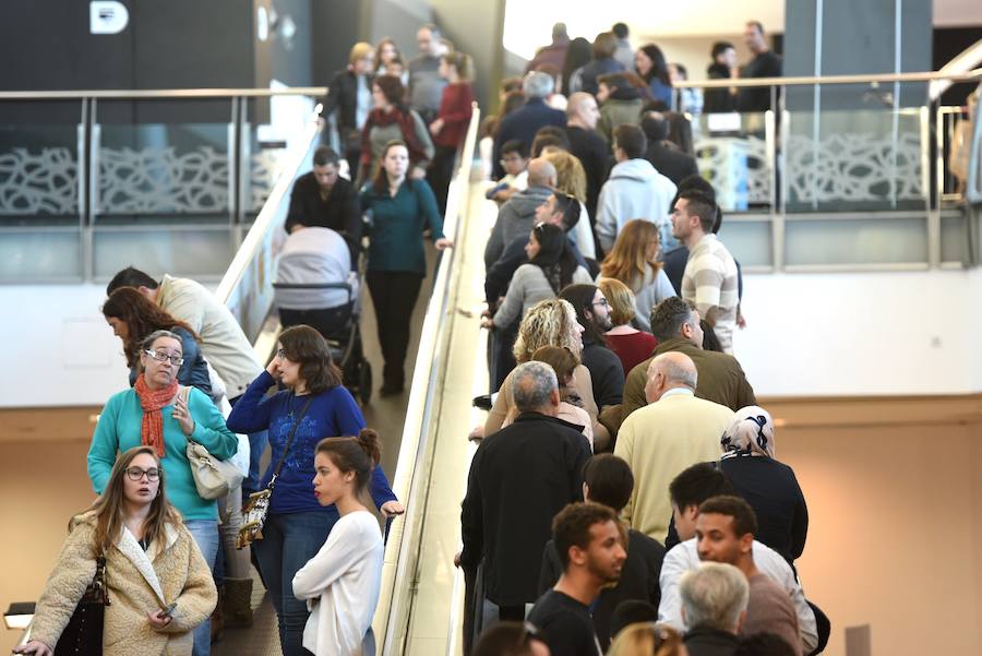 Las rebajas llenan las tiendas de Murcia
