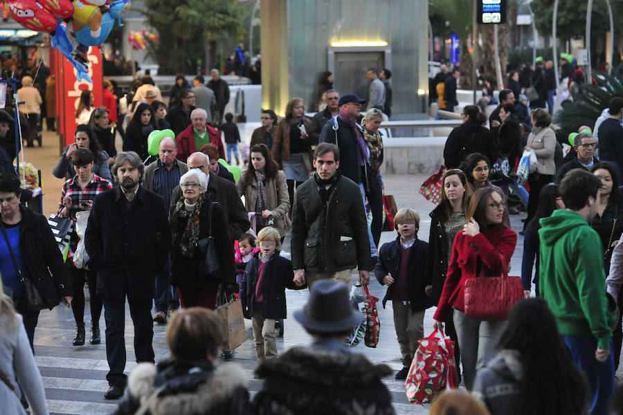 Las rebajas llenan las tiendas de Murcia