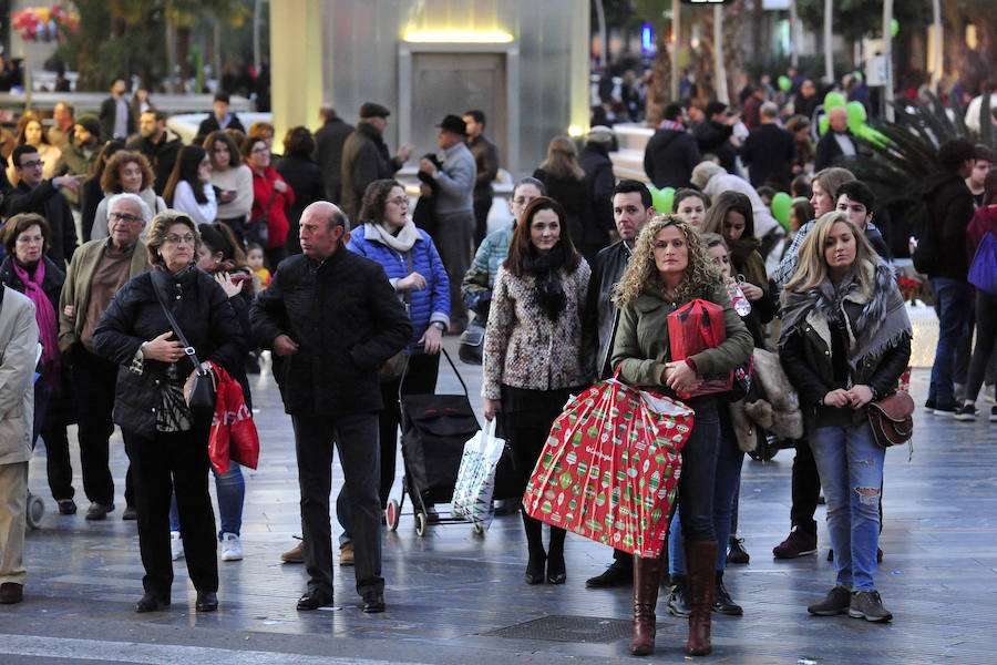 Las rebajas llenan las tiendas de Murcia