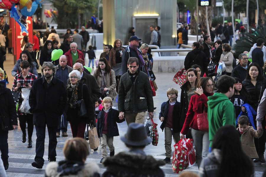 Las rebajas llenan las tiendas de Murcia