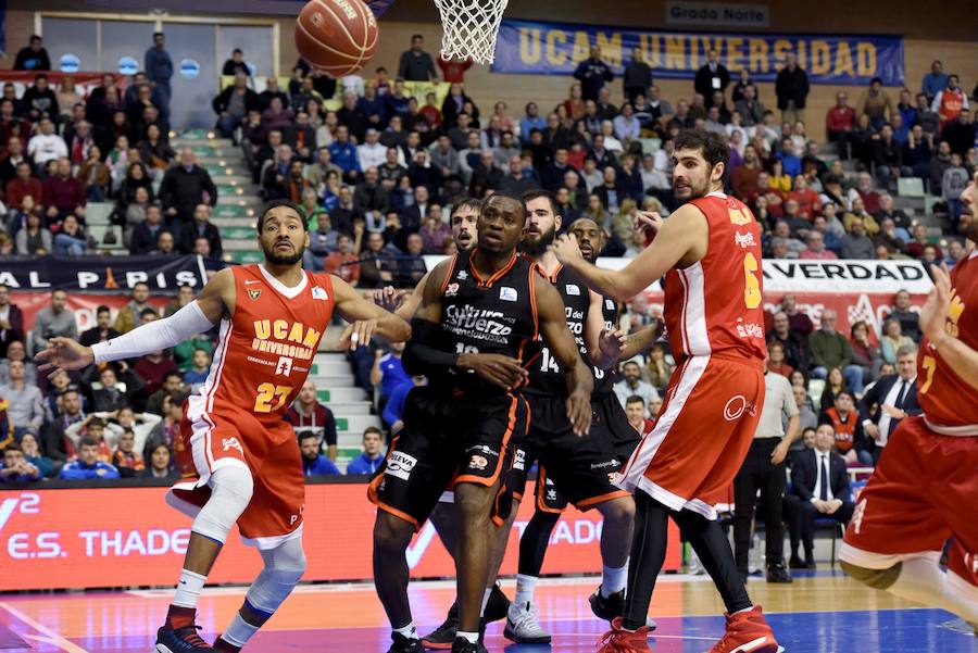 Imágenes del UCAM CB - Valencia Basket (75-78)