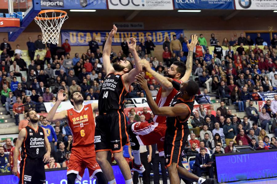 Imágenes del UCAM CB - Valencia Basket (75-78)