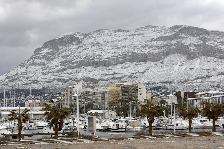 Nieve en las playas de la Marina