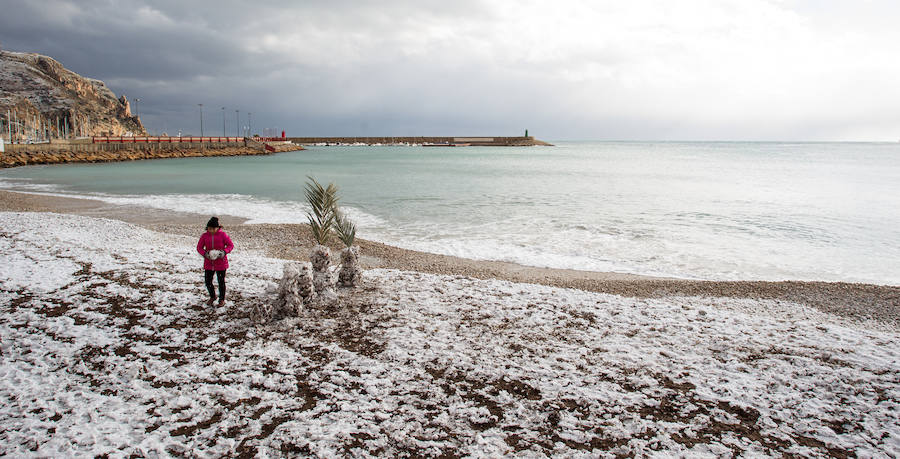 Nieve en las playas de la Marina