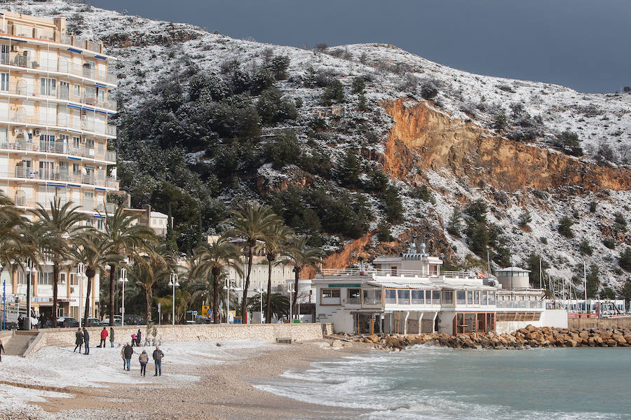 Nieve en las playas de la Marina