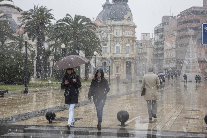 Los copos de nieve le cambian la cara a Cartagena