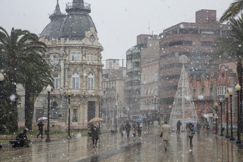 Los copos de nieve le cambian la cara a Cartagena