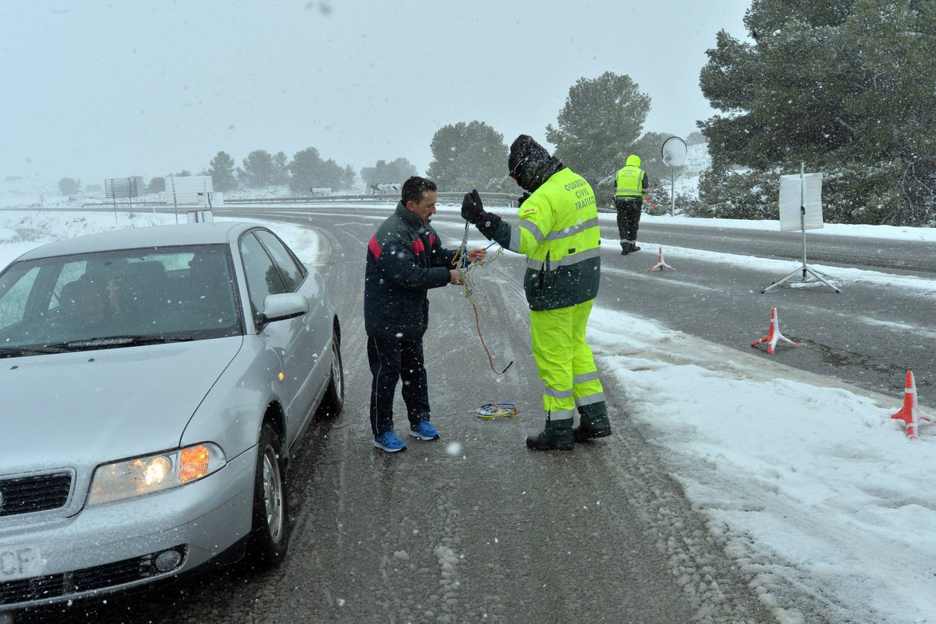 La nieve corta las carreteras en Lorca