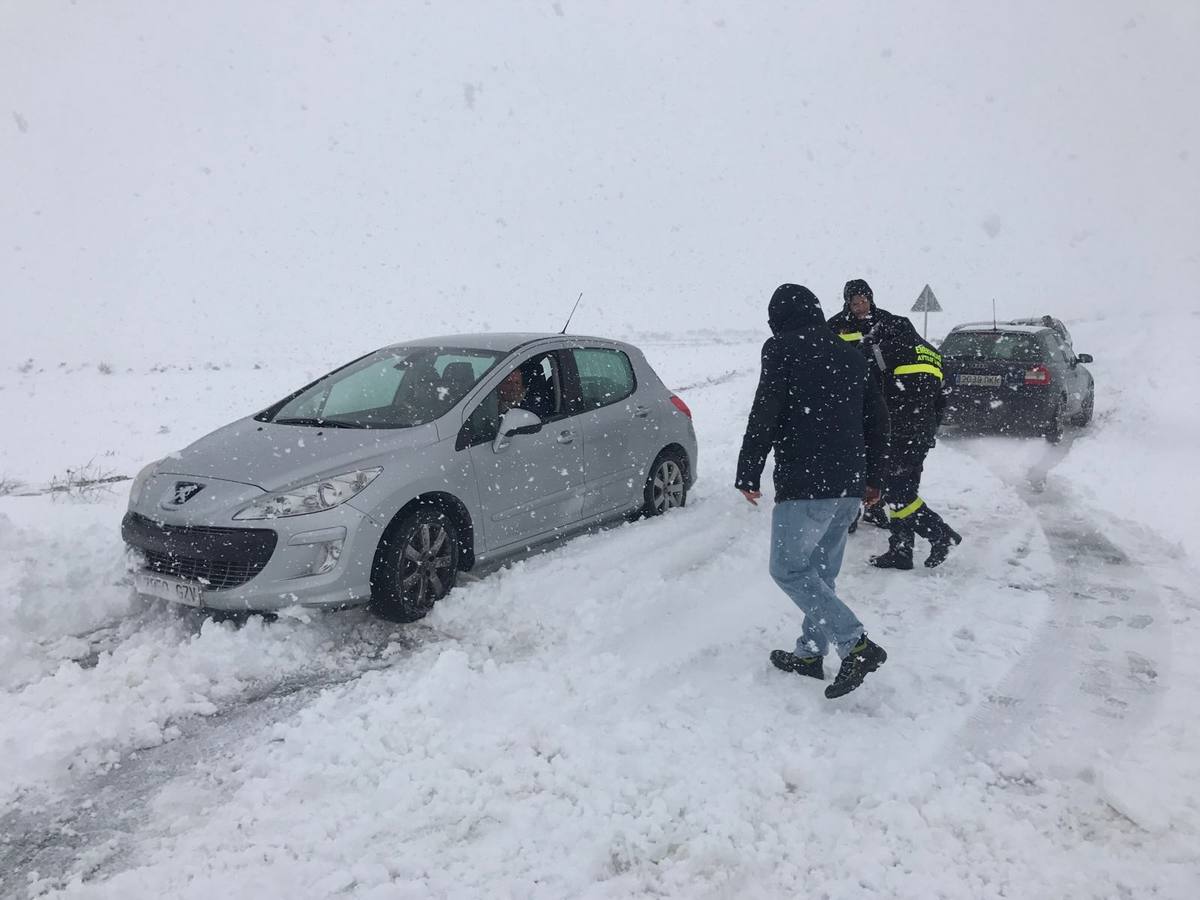 La nieve corta las carreteras en Lorca