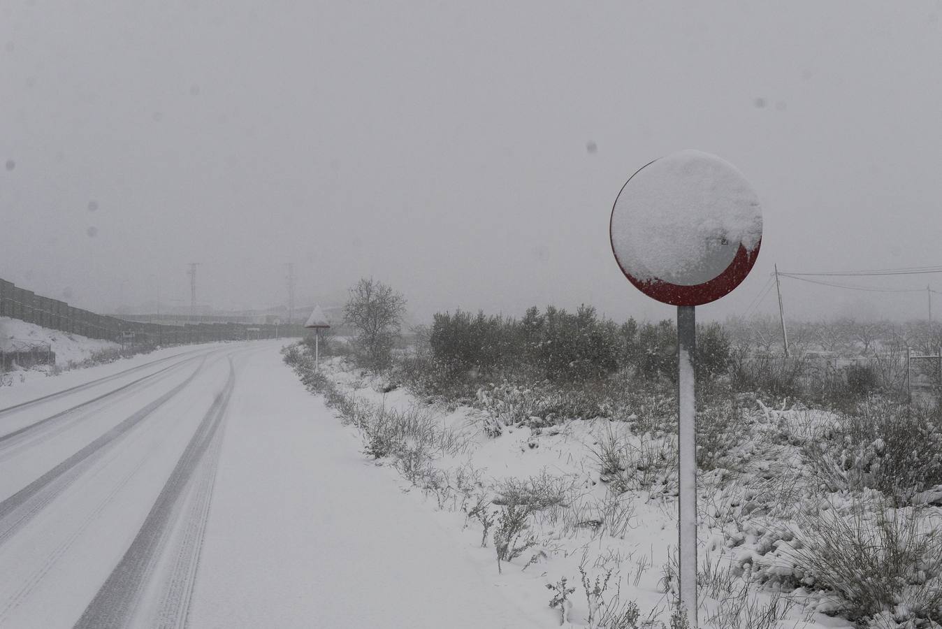 La nieve lleva el caos a las carreteras
