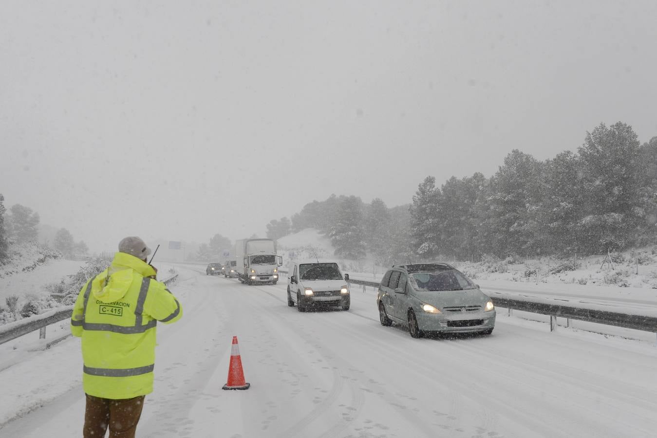 La nieve lleva el caos a las carreteras