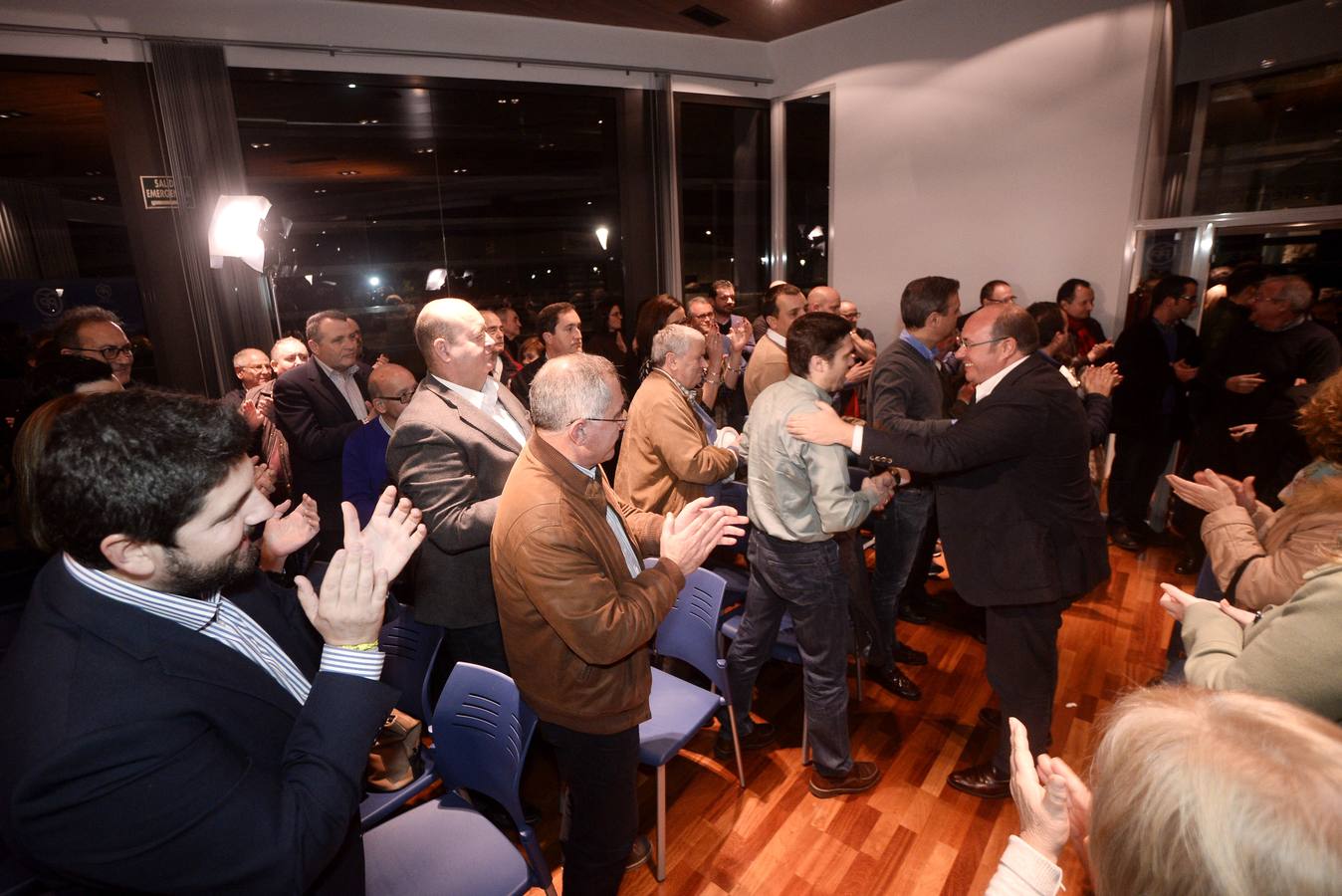 Sánchez y Valcárcel, protagonistas del encuentro con los compromisarios del PP