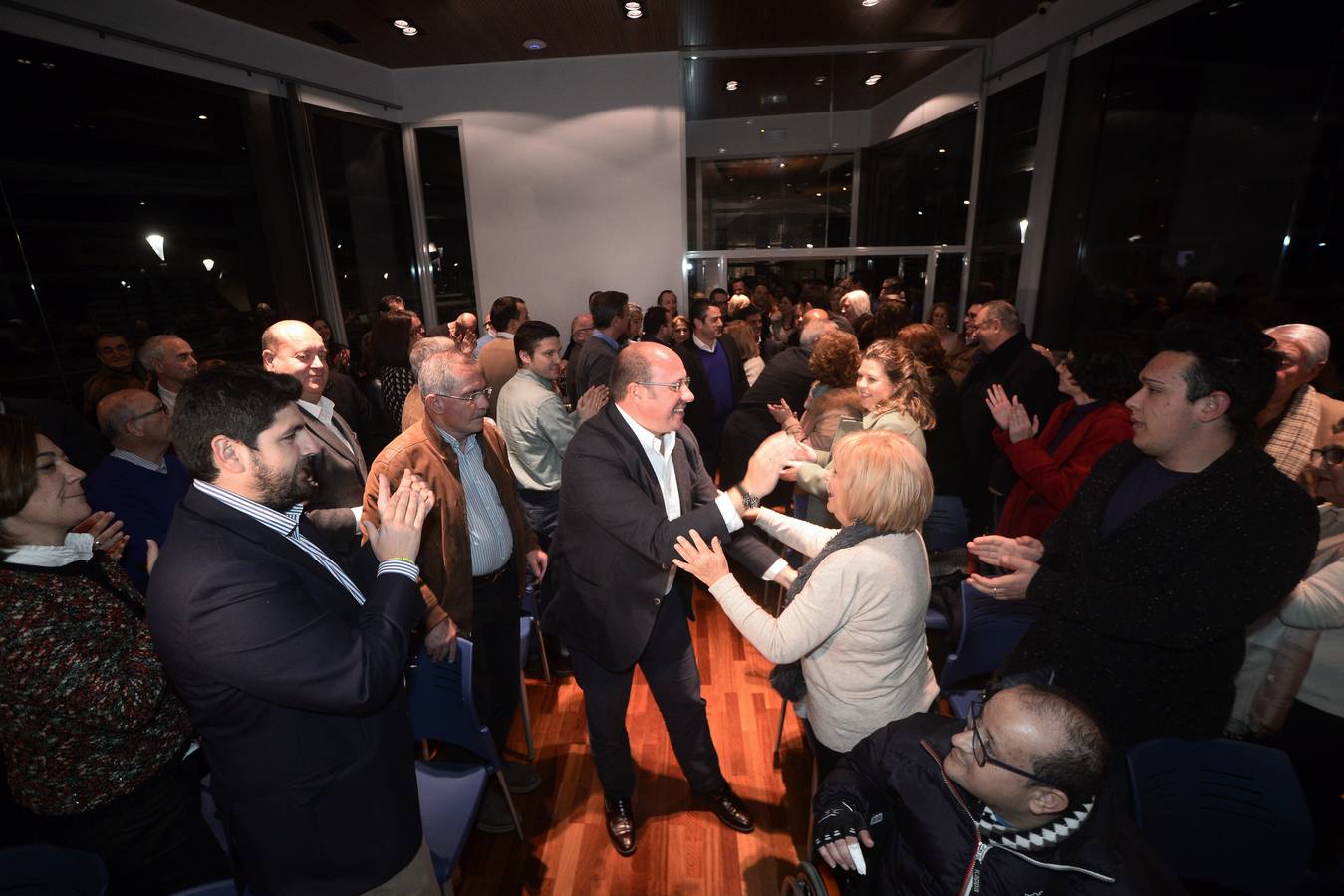 Sánchez y Valcárcel, protagonistas del encuentro con los compromisarios del PP