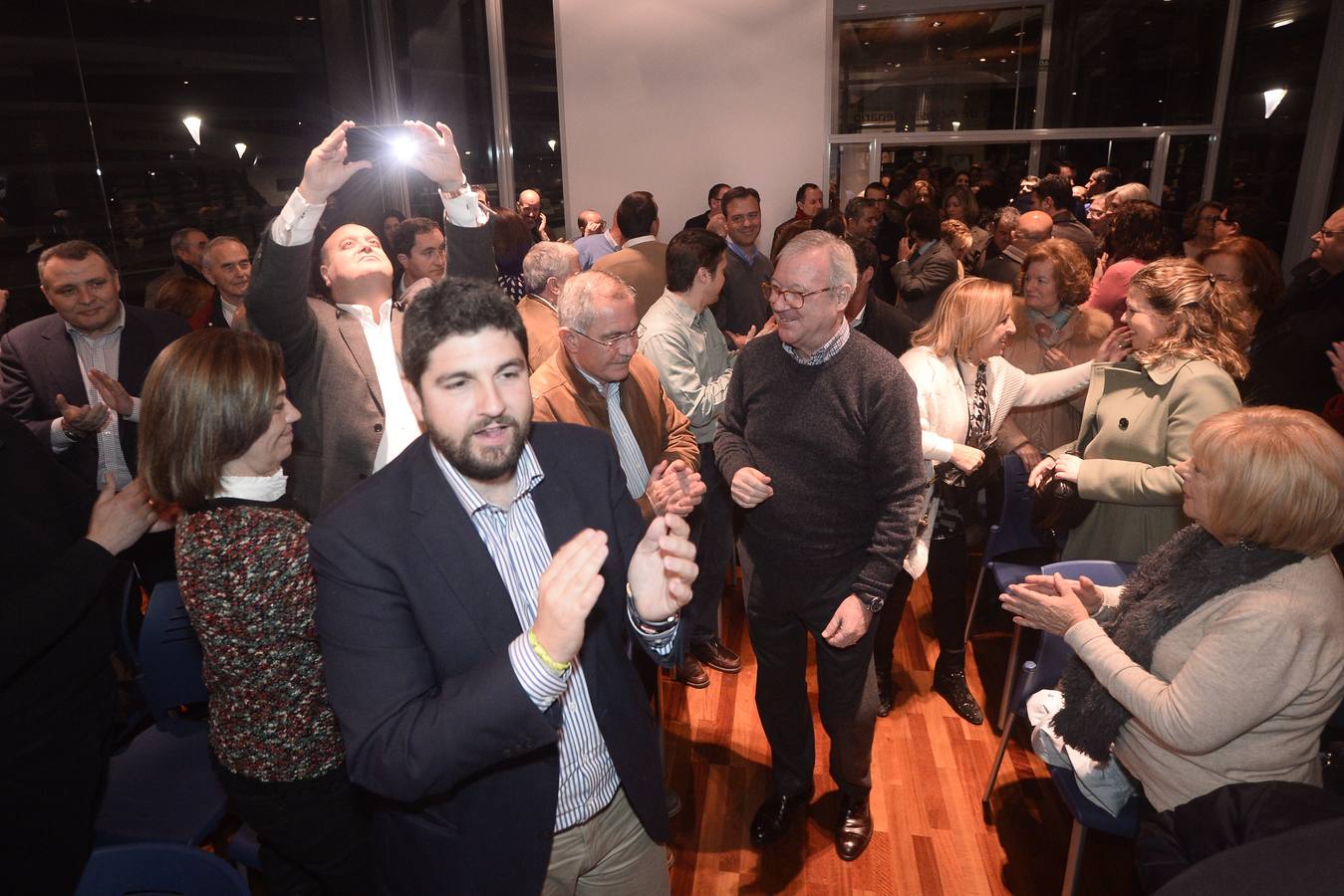 Sánchez y Valcárcel, protagonistas del encuentro con los compromisarios del PP