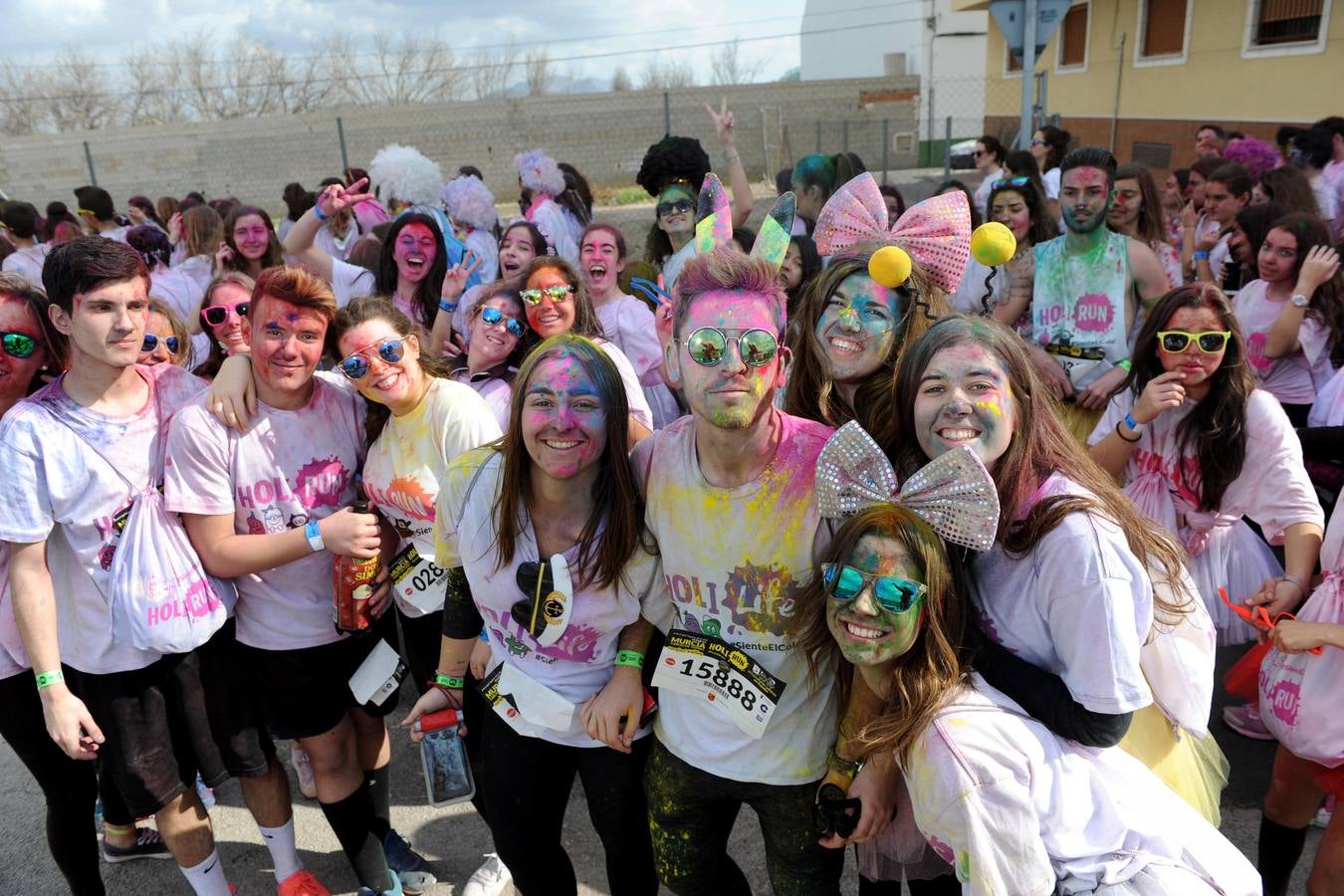 Explosión de polvos de colores en Cabezo de Torres