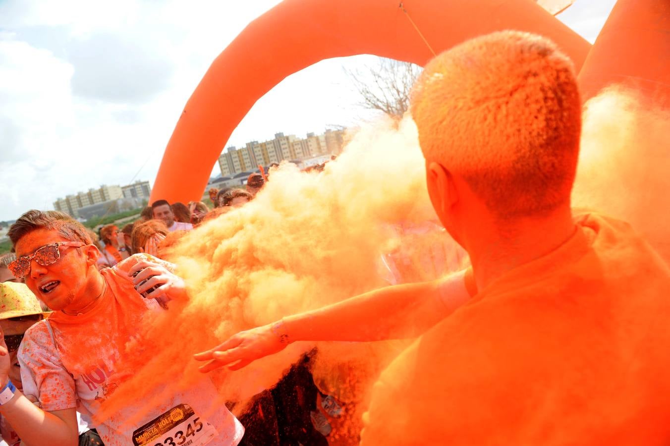 Explosión de polvos de colores en Cabezo de Torres