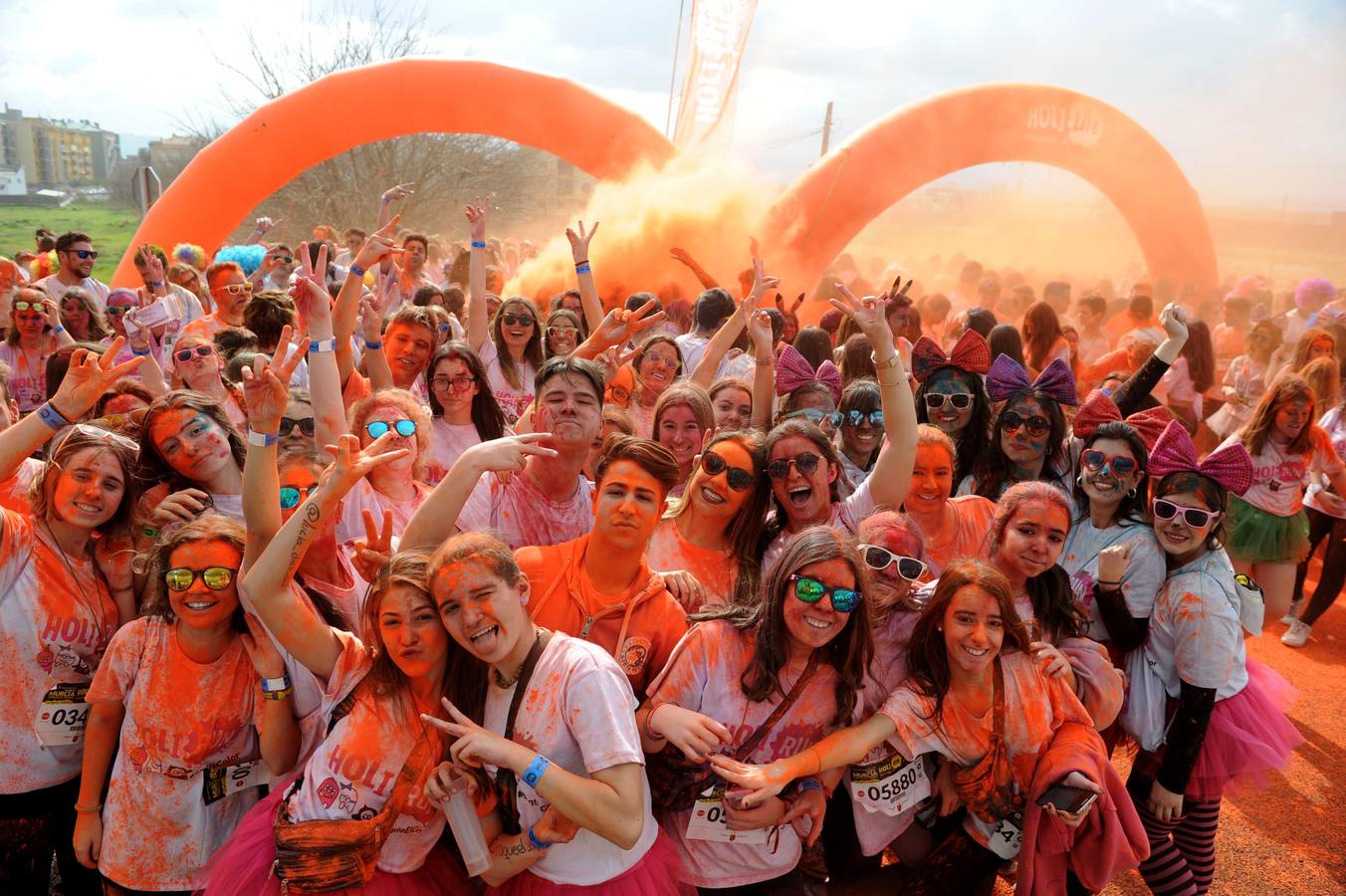 Explosión de polvos de colores en Cabezo de Torres