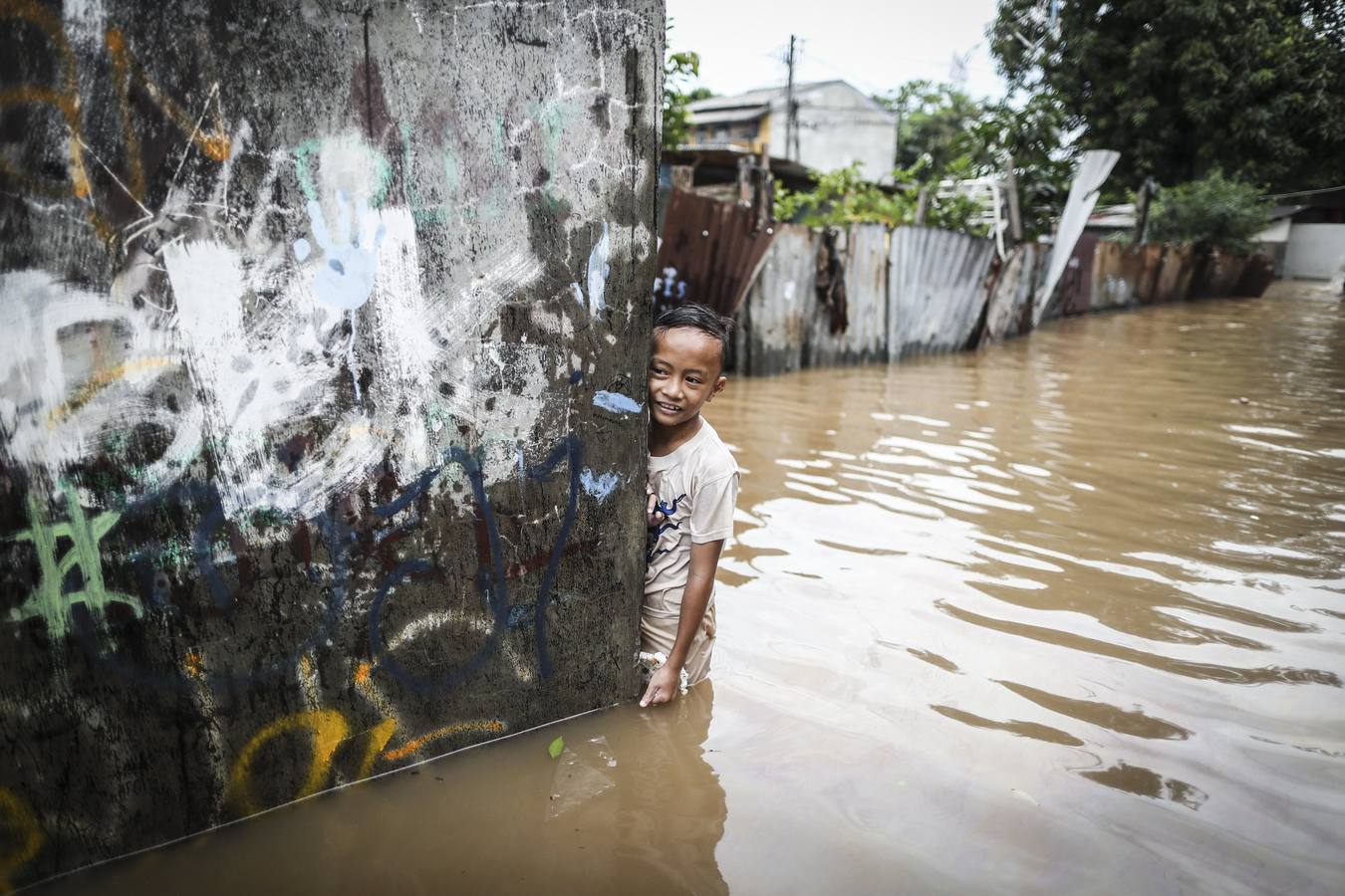 El agua inunda las calles