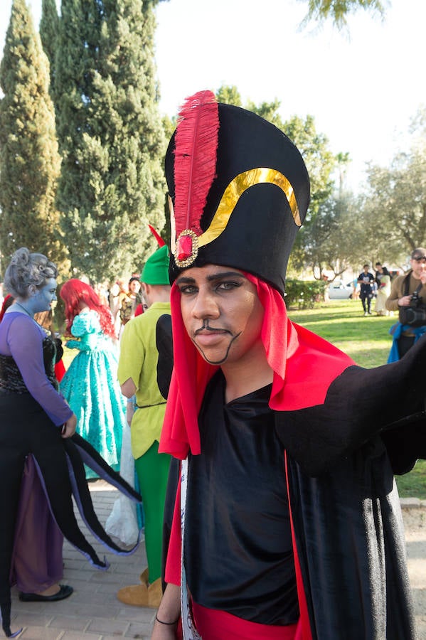 Máscaras y mucho color por las calles de Puente Tocinos