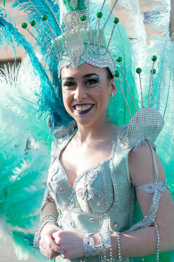 Máscaras y mucho color por las calles de Puente Tocinos