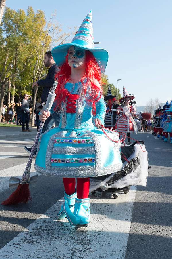 Máscaras y mucho color por las calles de Puente Tocinos