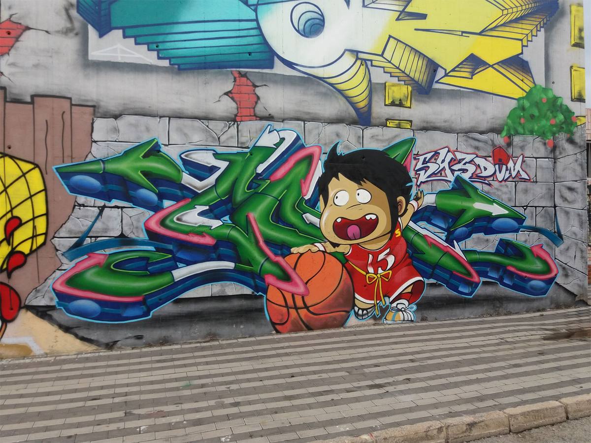 La Oficina del Grafiti recibe cada mes 20 peticiones para eliminar pintadas