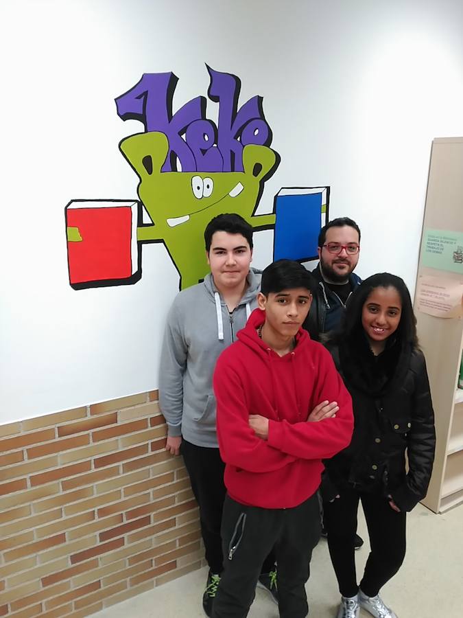 Los Afiladores. Iman Moussaoui, Jonathan Cano, Francisco Bravo, María Gema Meseguer y su tutor, Francisco Miguel Miras