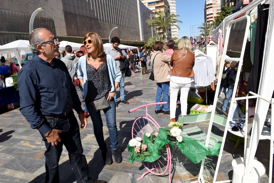 Levanta la persiana el Mercadillo de las Pulgas