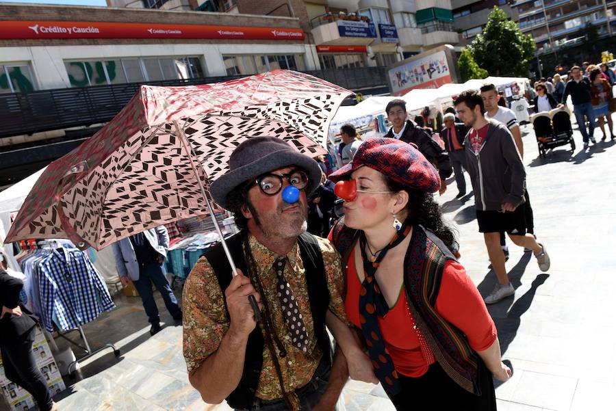 Levanta la persiana el Mercadillo de las Pulgas