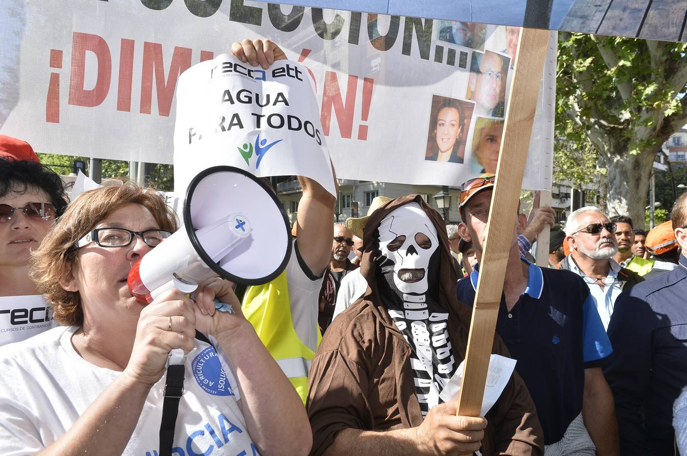 Miles de personas se manifiestan en favor del Mar Menor y la agricultura