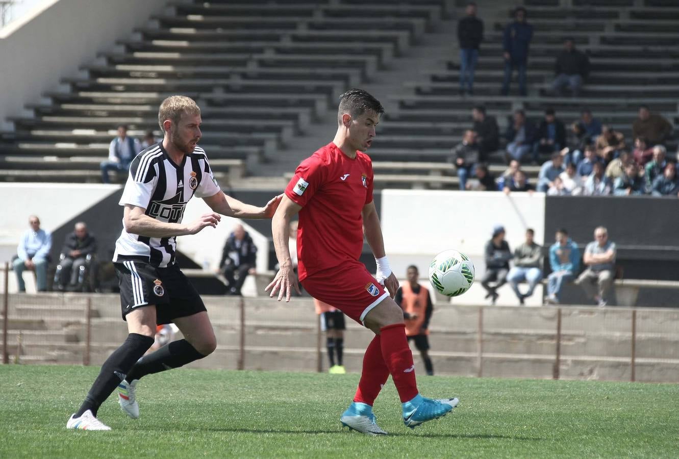 La presión le cuesta el liderato al Lorca (2-0)