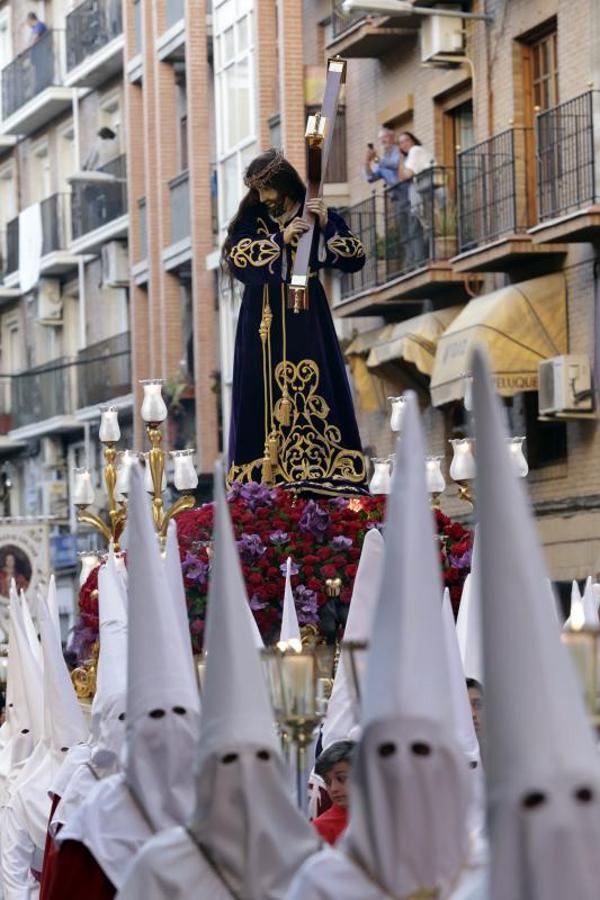 El Cristo de la Salud impone solemnidad en las calles de Murcia