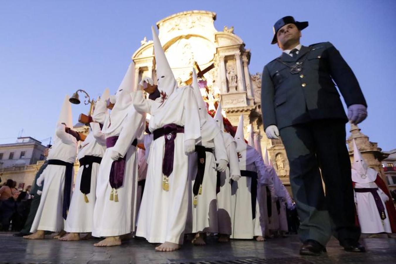 El Cristo de la Salud impone solemnidad en las calles de Murcia