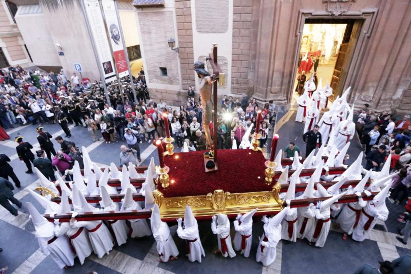 El Cristo de la Salud impone solemnidad en las calles de Murcia