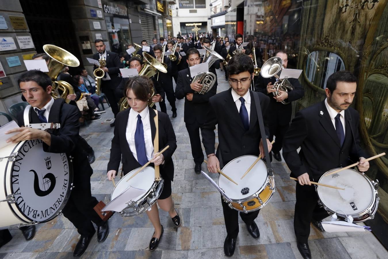 Servitas procesiona en la tarde del Viernes Santo murciano