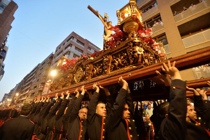Lorca se tiñe de blanco y azul
